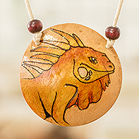 Calabash gourd pendant necklace, 'Gentleness Portrayal' - Hand-Painted Calabash Gourd Iguana Pendant Necklace