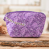 Bestickte Kosmetiktasche aus Baumwolle, „Royal Scenes“ – Gestickte, florale, violette Baumwoll-Kosmetiktasche mit Reißverschluss