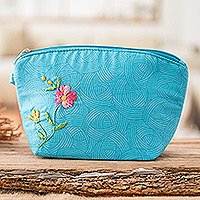 Bolsa cosmética de algodón bordado, 'Cyan Beauty' - Bolsa cosmética de algodón cian floral bordada con cremallera