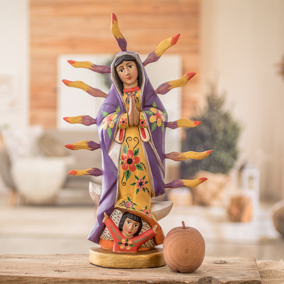 Holzskulptur - Handgefertigte Blumenskulptur Unserer Lieben Frau von Guadalupe aus Kiefernholz