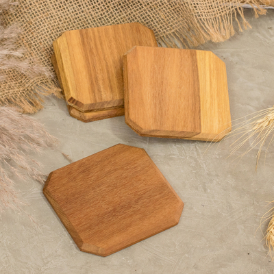 Posavasos de madera, (juego de 4) - Juego de 4 posavasos de madera de chihipate geométricos tallados a mano