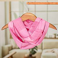 Bufanda infinita con cuentas de algodón, 'Endless in Pink' - Bufanda infinita con cuentas de algodón rosa tejida a mano en Guatemala