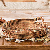 Cesta de fibra natural, 'Hoja fresca' (grande) - Cesta de fibra natural redonda hecha a mano en color marrón (grande)