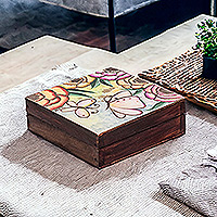 Caja de joyería de madera, 'Mariposas de primavera' - Caja de joyería de madera de pino con temática de mariposas pintada a mano