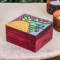 Teekiste aus Holz, „Sweet Richness“ – handbemalte Teekiste aus rotem Kiefernholz mit tropischem Motiv