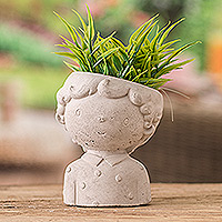 Maceta de cemento, 'Principito' - Maceta de cemento Whimsical Boy hecha a mano de El Salvador
