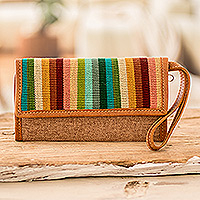 Armband aus Leder und Baumwolle, „Tropical Tan“ – Handgefertigtes Armband aus hellbraunem Leder mit gestreiftem Baumwolltextil