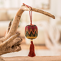 Baumwoll-Ornament, „Classic Fun“ – Traditioneller Hacky-Sack-Ornament aus gestrickter Baumwolle in warmen Farbtönen