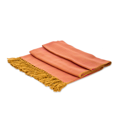Baumwollschal, „Evening Shades“ – Handgewebter Baumwollschal in Orange und Rosa mit Fransen