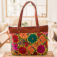 Baumwollhandtasche, 'Field Flowers' - Handgefertigte Handtasche aus Baumwoll- und Polyestermischung mit Blumenmuster in Braun