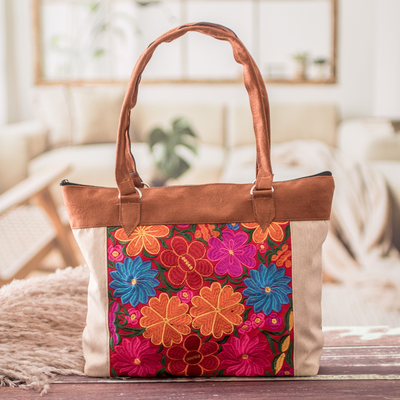 Baumwoll-Umhängetasche „Art & Elegance“ – bestickte Blumen-Umhängetasche aus Baumwolle in Elfenbein und Braun