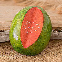 Holzmagnet, „Guatemaltekische Cantaloupe“ – Holz-Cantaloupe-Magnet, handgeschnitzt und bemalt in Guatemala