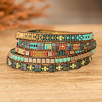 Perlen-Wickelarmband, 'Turquoise Lagoon' - Handgefertigtes Wickelarmband aus grünen und türkisfarbenen Glasperlen