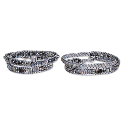 Positive Energiearmbänder, (Paar) - 2 handgefertigte Wickelarmbänder aus schwarzen grauen Perlen mit positiver Energie