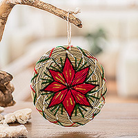 Adorno de fibra natural, 'Estrella artesanal en rojo' - Adorno de fibra natural rojo y verde con temática de estrella hecho a mano