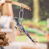 Schlüsselanhänger aus Glasperlen, „Die Zauberechse“ – handgefertigter Schlüsselanhänger mit Eidechsenmotiv aus Glasperlen in Blautönen