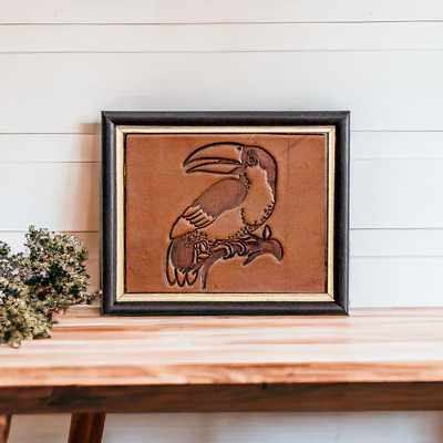 Arte de pared de cuero - Arte de pared de cuero hecho a mano con temática de tucán y marco de madera de pino
