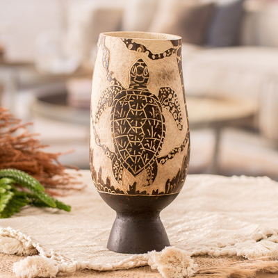 Dekorativer Akzent aus getrocknetem Kürbis - Handgefertigter dekorativer Akzent aus getrockneten Kürbissen im Meeresschildkröten-Stil