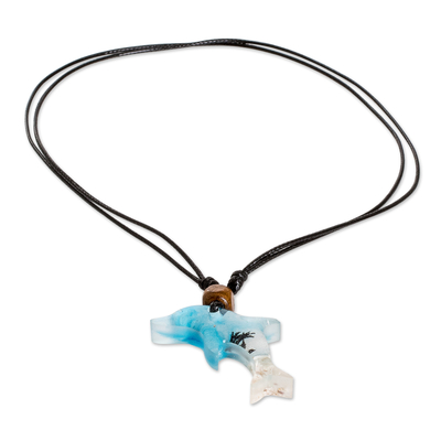 Collar con colgante de resina - Collar colgante de resina con temática de delfines azules de Costa Rica