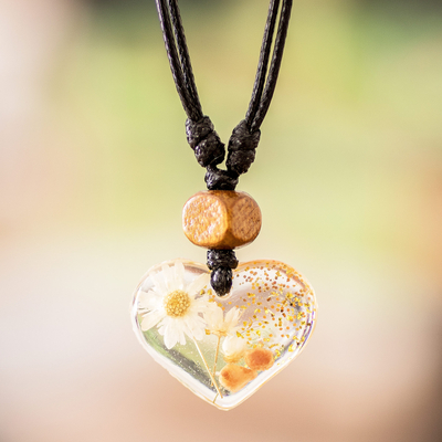 Herzförmige Gänseblümchen-Anhänger-Halskette aus Harz – fröhliches Herz