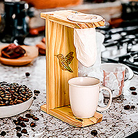 Soporte de café por goteo de un solo servicio de madera, 'Harmonious Scents' - Soporte de café por goteo de un solo servicio de madera de pino con temática de colibrí
