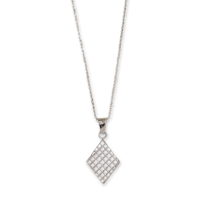 Halskette mit Anhänger aus Sterlingsilber - Polierte, rautenförmige Halskette mit geometrischem Muster