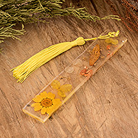 Marcador de resina, 'Spring Realm' - Marcador de resina amarilla floral hecho a mano con borla de nailon