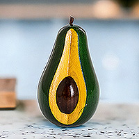 Holzfigur „Die Avocado dieses Landes“ – handbemalte Avocado-Figur aus Zypressenholz aus Guatemala