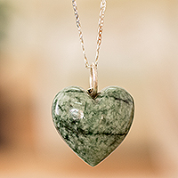 Jade-Anhänger-Halskette, „Herz des Wohlhabenden“ – herzförmige natürliche hellgrüne Jade-Anhänger-Halskette