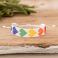 Armband aus Glasperlen, „Rainbow Love“ – regenbogenfarbenes, herzförmiges Armband aus Glasperlen