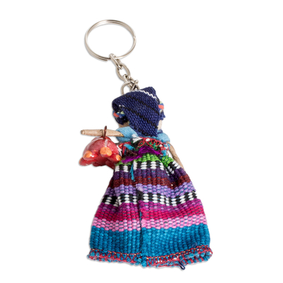 Schlüsselanhänger aus Baumwolle - Baumwoll-Schlüsselanhänger mit einer Sorgenpuppe, die eine Keramikschildkröte hält