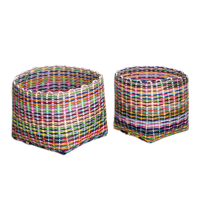 Cestas de plástico reciclado, (juego de 2) - Juego de 2 cestas de plástico reciclado coloridas hechas a mano