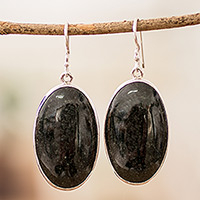 Jade-Ohrhänger, „Maya Splendor“ – 925er Silber-Ohrhänger mit ovalen dunkelgrünen Jadesteinen