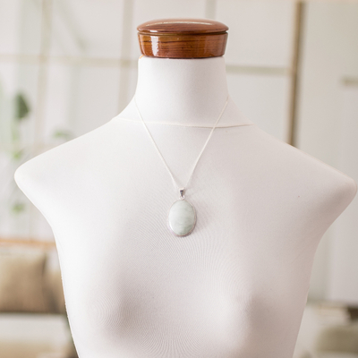 Collar con colgante de jade reversible - Collar con colgante maya reversible de plata y jade verde manzana
