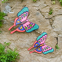 Arte de pared de madera, 'Sweet Flutter' (juego de 2) - Conjunto de 2 arte de pared de madera de mariposa colorido pintado a mano