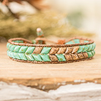 Armband aus Glasperlen, „Paradisial Current“ – Handgefertigtes Armband aus grünen und braunen Glasperlen