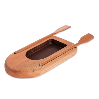 Cajón de madera, 'Barco hacia aguas tropicales' - Catchall de madera de cedro con forma de barco tallado a mano en color marrón