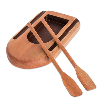 Cajón de madera, 'Barco hacia aguas tropicales' - Catchall de madera de cedro con forma de barco tallado a mano en color marrón
