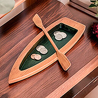 Caja de madera, 'Aventura en el Río Verde' - Caja de madera de cedro verde tallada a mano de Costa Rica