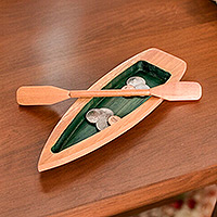 Caja de madera, 'These Harmonious Rivers' - Caja de madera de cedro en forma de canoa tallada a mano en verde
