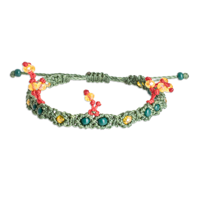 Makramee-Armband mit Kristallperlen - Verstellbares Makramee-Armband mit grünen und roten Kristallperlen