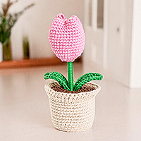 Detalle decorativo de algodón tejido a crochet. - Tulipán rosa de algodón de ganchillo con acento decorativo de jardinera