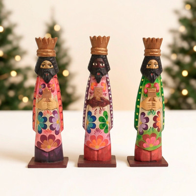 Wood sculptures, 'Perennial Wise Men' (set of 3) - Hand-Painted 3-Piece Floral Wise Men Pinewood Sculpture Set