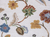 Handgetufteter Teppich aus elfenbeinfarbenem Wollgemisch mit Blumenmuster - Handgetufteter Woll-Chenille-Teppich mit Blumenmuster