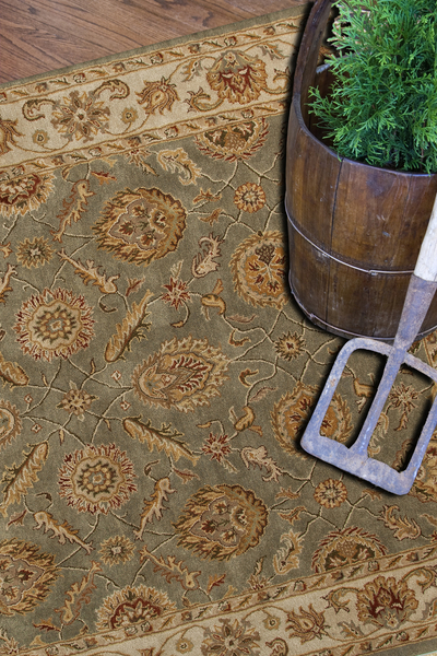 Hand-tufted oriental pattern green/ivory wool area rug, 'Bombay Gold' - Hand-Tufted Oriental Pattern Wool Green/Ivory Area Rug