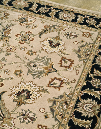 Classic oriental beige/black wool area rug, 'Noir Border Orient' - Classic Oriental Beige/Black Wool Area Rug