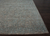 Teppich aus Woll- und Viskose-Chenille-Mischung, „Carres“ – handgewebter Woll-Rayon-Chenille-Teppich in einfarbigem Blau/Grau