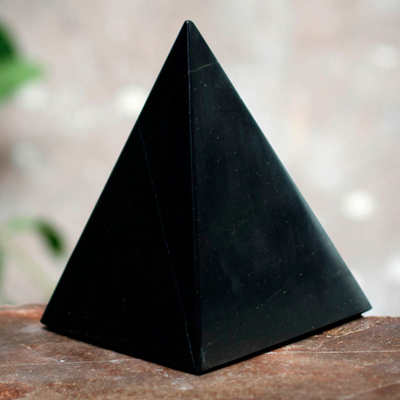 Onyx pyramid, 'Black Night of Peace' (large) - Onyx Pyramid Sculpture Handmade in Peru (Large)