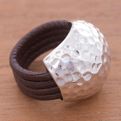 anillo de cuero - Anillo de diseñador de plata de cuero hecho a mano.