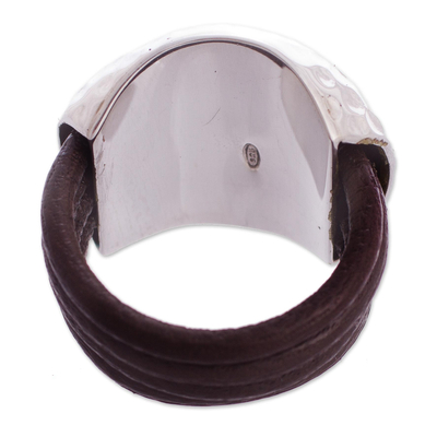 anillo de cuero - Anillo de diseñador de plata de cuero hecho a mano.